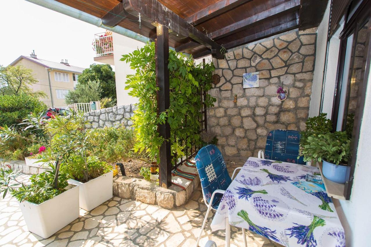 Apartmani Vera Crikvenica Exterior foto