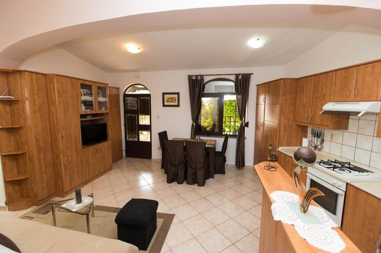 Apartmani Vera Crikvenica Exterior foto