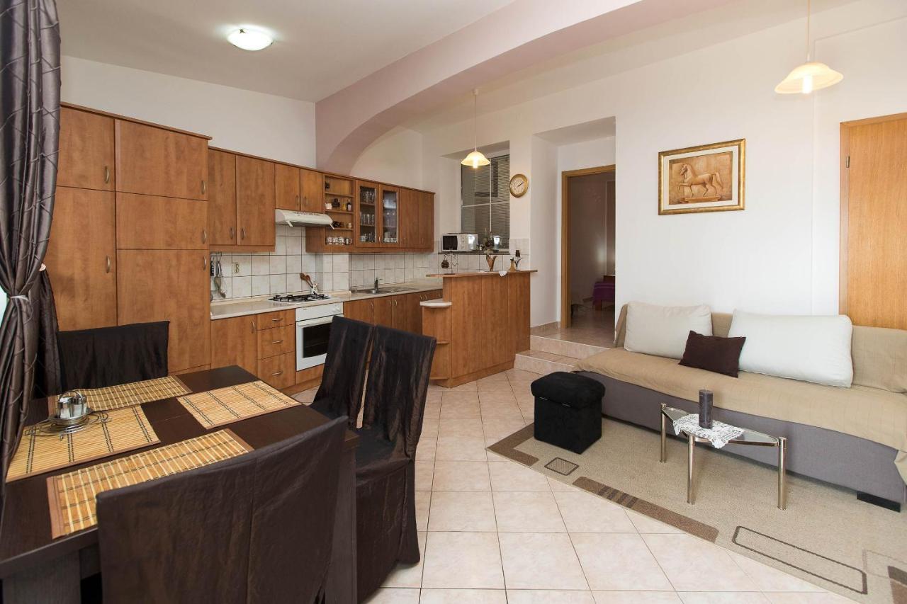 Apartmani Vera Crikvenica Exterior foto
