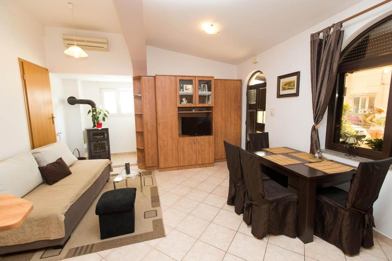 Apartmani Vera Crikvenica Exterior foto